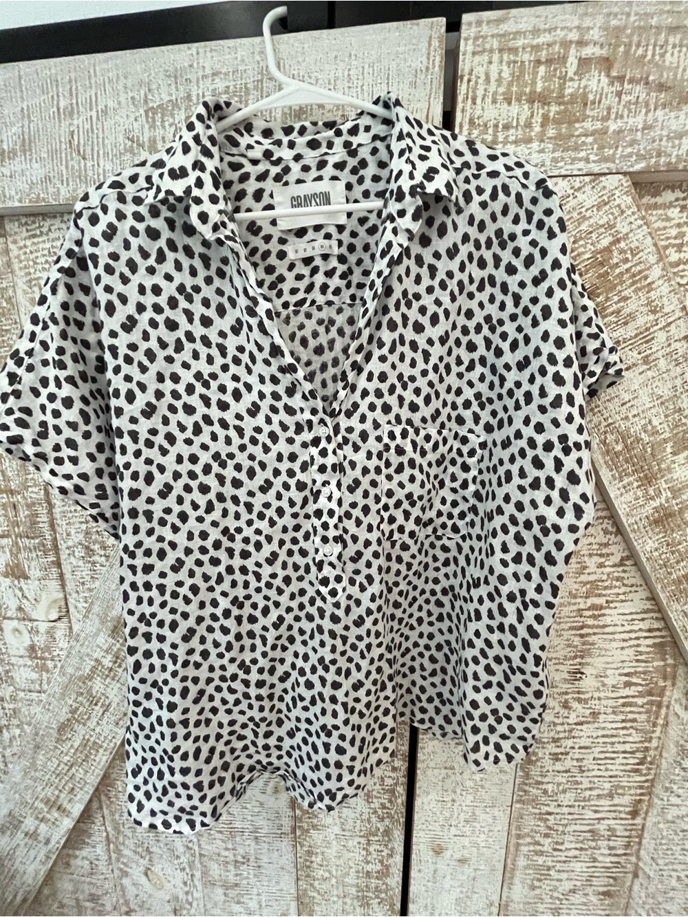 Greyson Women’s Linen White & Black Dot Short-Sleeve Shirt. XL